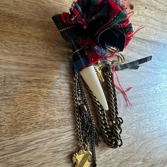 Rare MAC Cosmetics Employee-Only Brooch – A Tartan Tale Holiday Collection - Picture 4 of 7